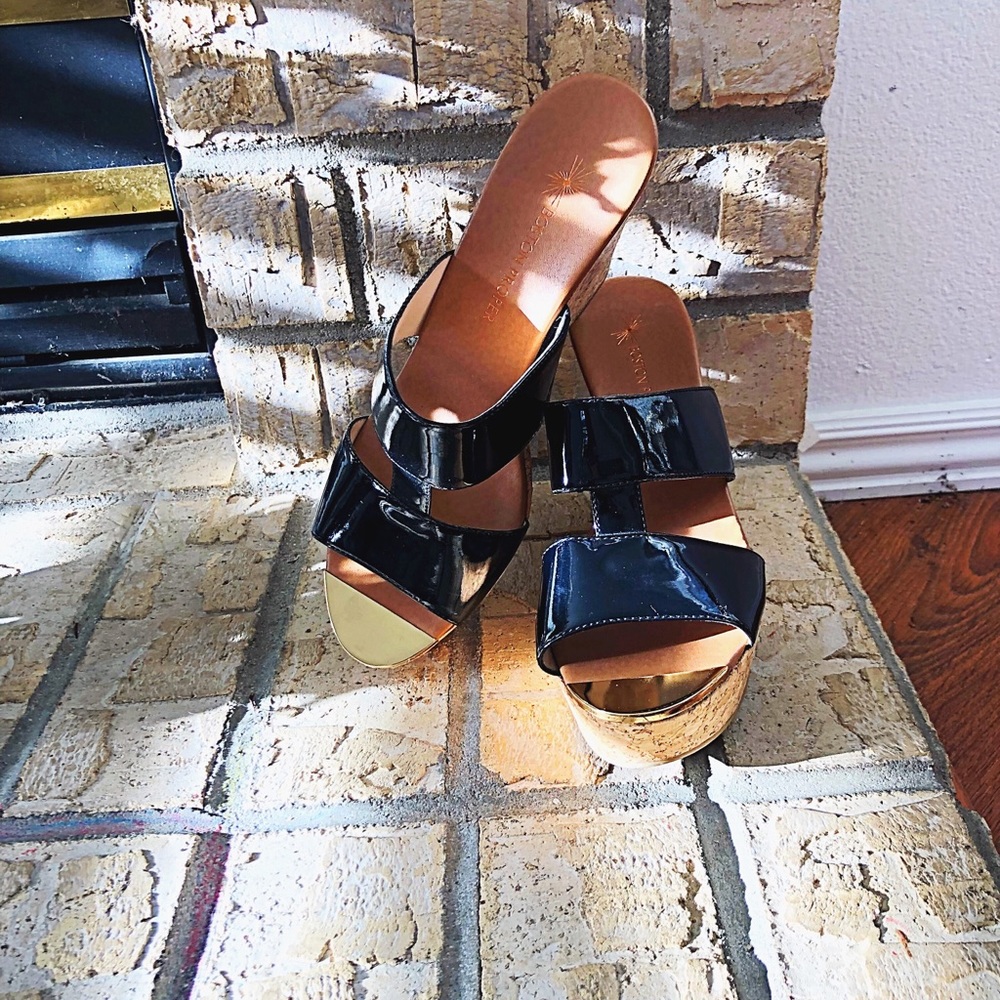 Black wedges